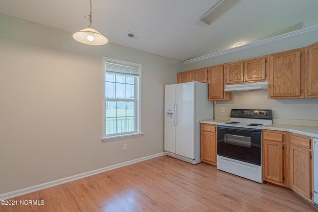 Building Photo - 210 Brookstone Way