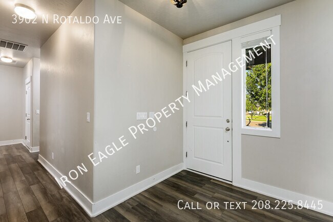 Foto del edificio - 3902 N Rotaldo Ave