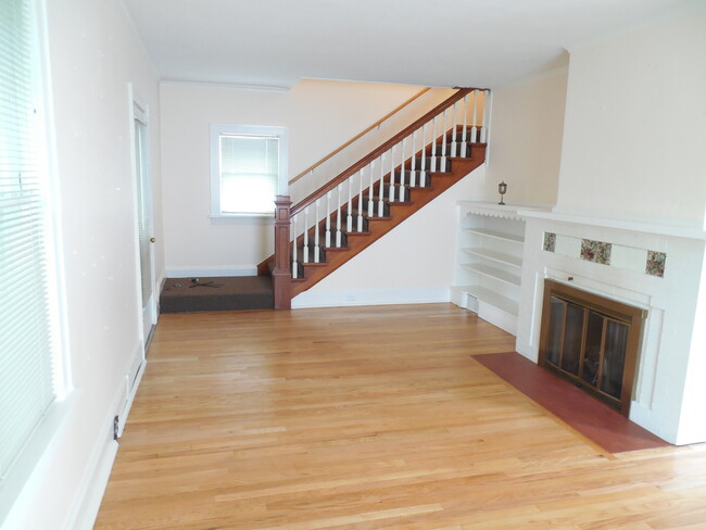 LIVING AREA - 321 Rome Ave