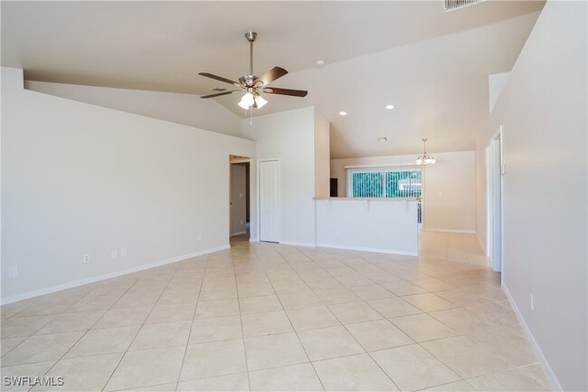 Building Photo - 725 Kari Cir