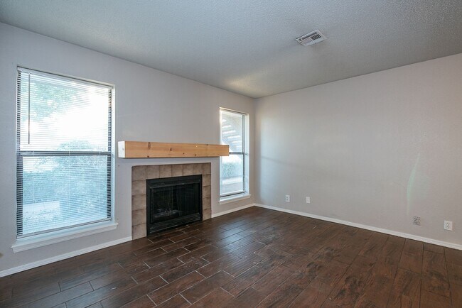 Building Photo - Spacious 1-Bedroom Apartment in South Tuls...