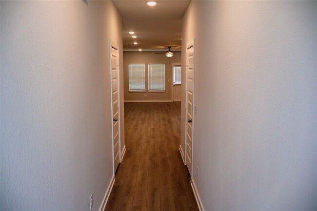 Foto del edificio - 8415 Sweet Cherry Ln
