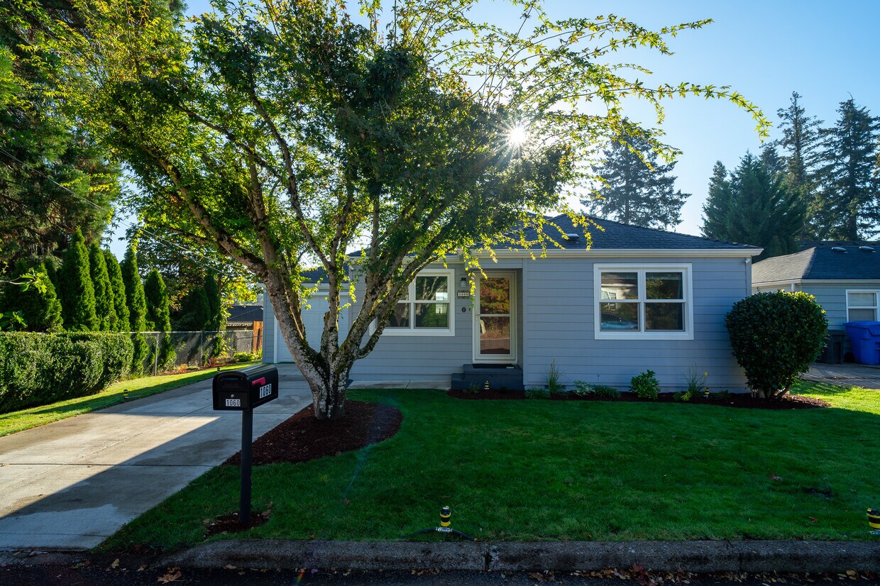 Primary Photo - 1060 Parkway Dr NW