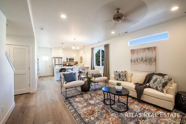 Building Photo - 3645 Verde Dr