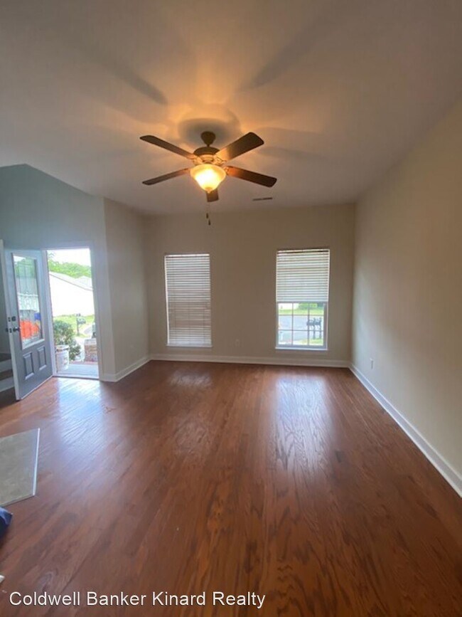 Building Photo - 3 br, 2.5 bath House - 107 Emmyllie Court NE