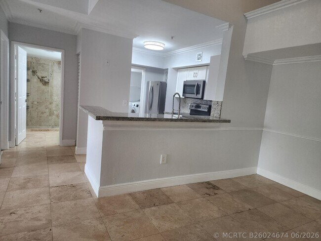 Foto del edificio - 2494 Centergate Dr