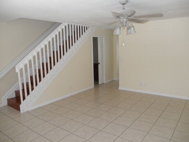 Building Photo - 876 Summit Lake Dr
