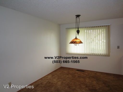 Building Photo - 14960 SE Caruthers Ct