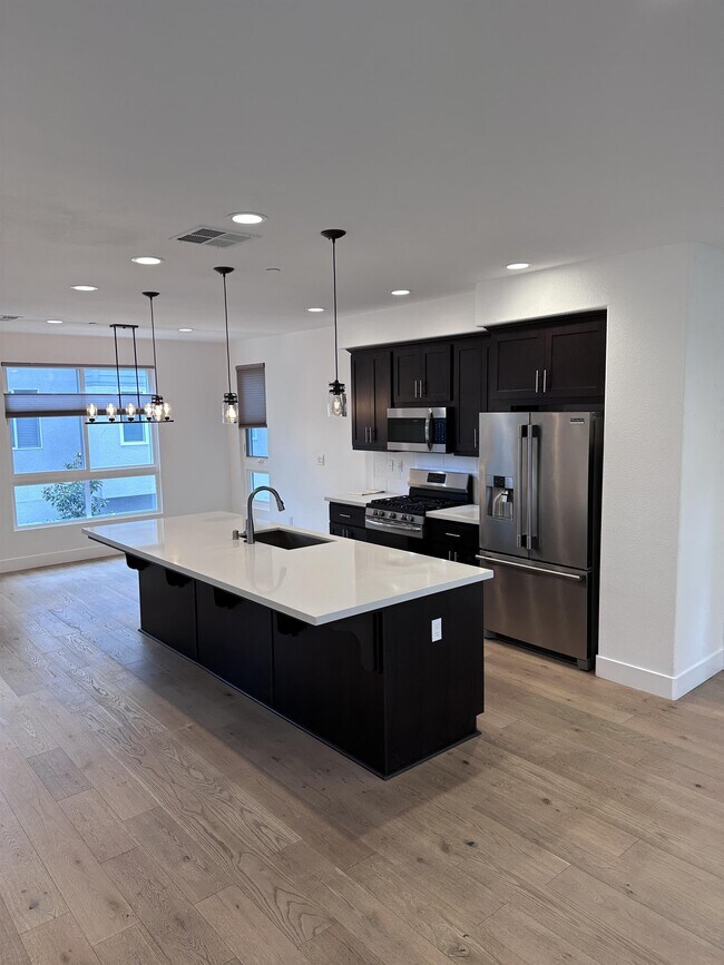 Building Photo - 889 Spring Tides Rd