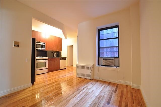 Primary Photo - 218 E 25th St