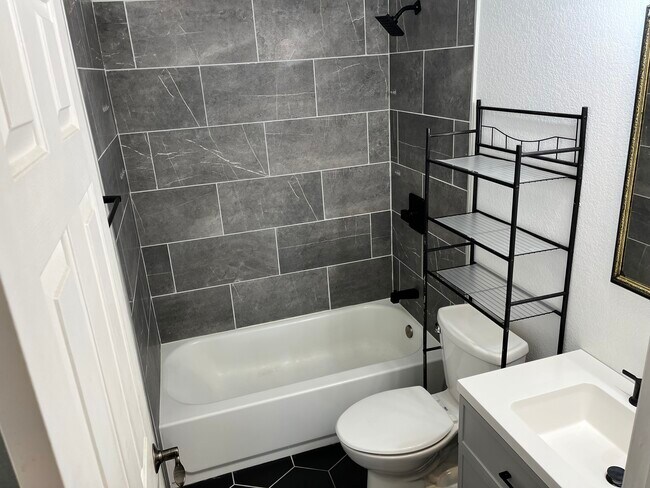 Foto del edificio - 517 Broadview Dr