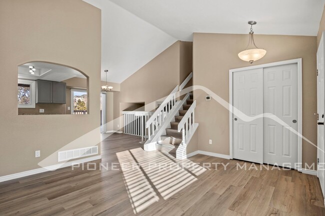 Building Photo - Newly Renovated 4-Bedroom Home in Highly D...