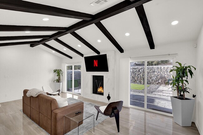Building Photo - 7313 Cerro Negro Dr