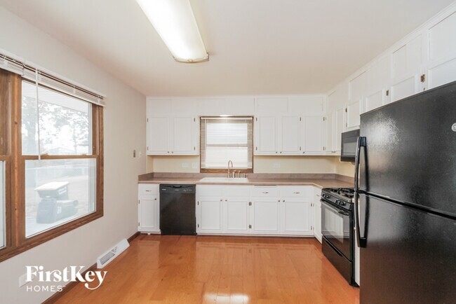 Building Photo - 2843 193rd St