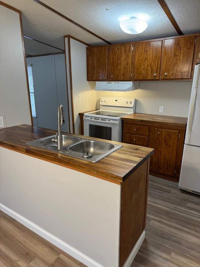 Building Photo - 1248 Kathy Ave