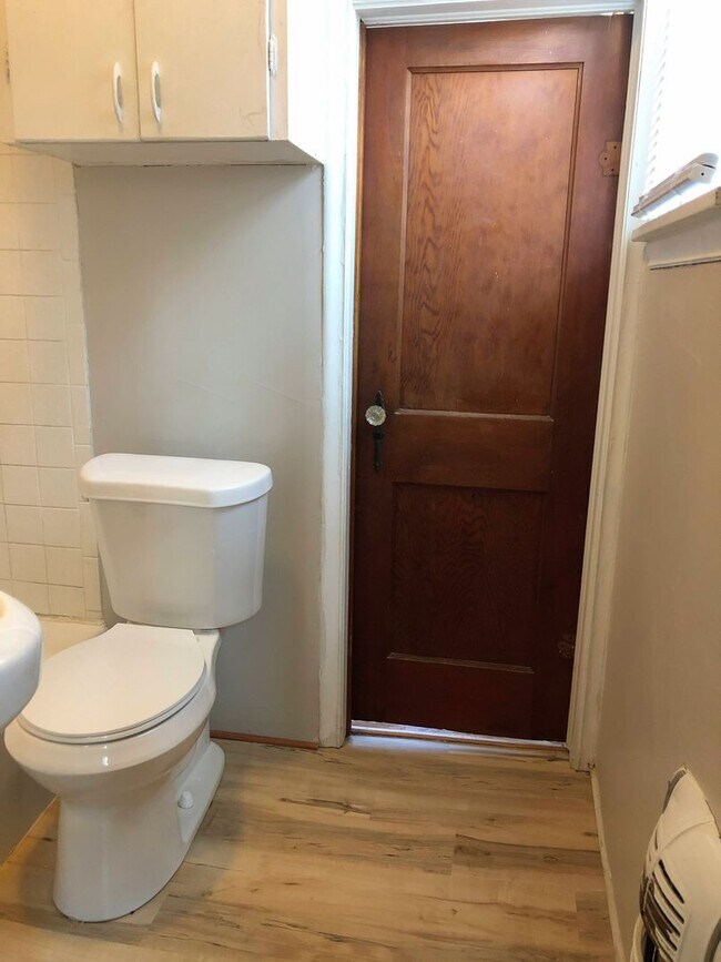 Building Photo - 2 bed, 1 bath in good neighborhood