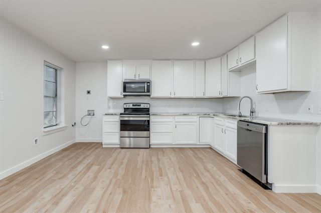 Building Photo - 1818 Oakwood St
