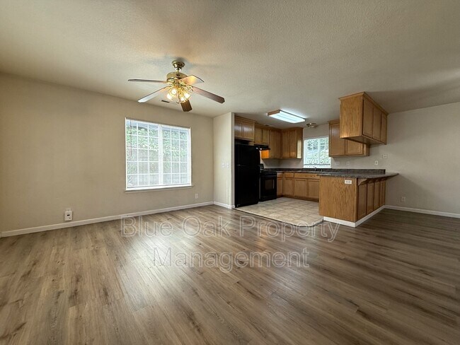 Foto del edificio - 592 E 5th Ave