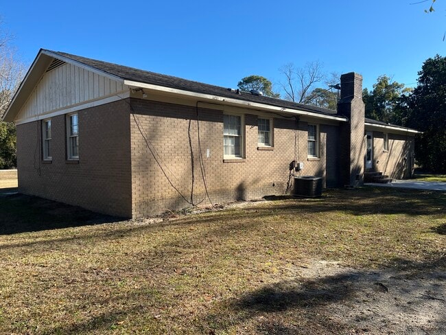 Building Photo - 704 E Grady St