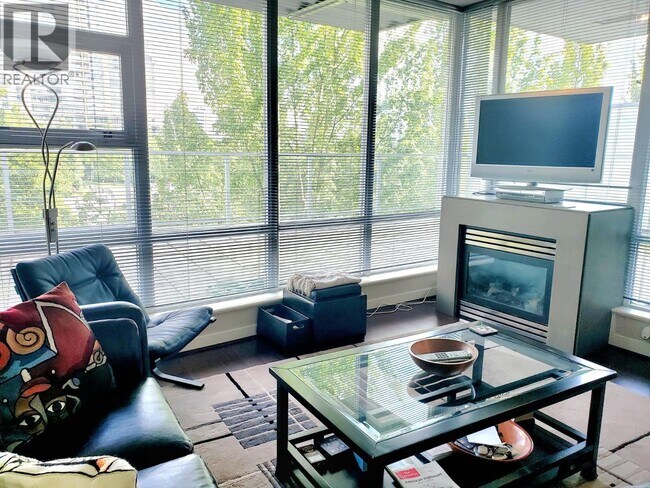 Photo du bâtiment - 638 Beach Crescent