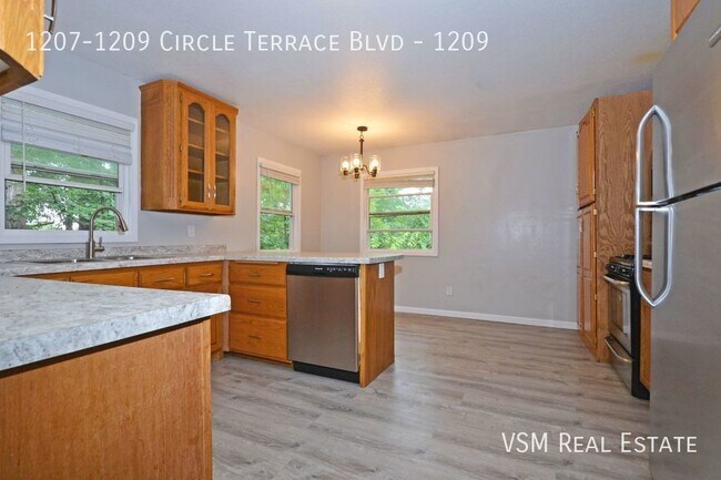 Foto del edificio - Available NOW! Upper Level 4 Bed / 2 Bath ...