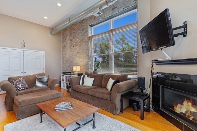 Foto del edificio - 949 N Willard Ct