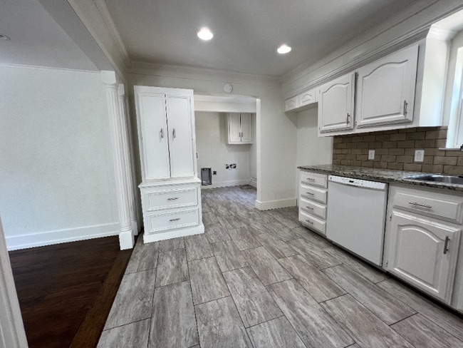 Foto del edificio - 723 Cedar Hill Ave