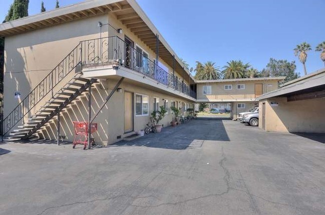 Building Photo - 336 N 5th St