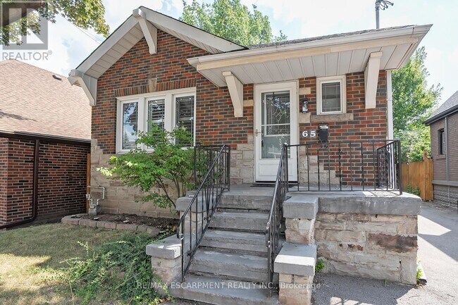 Photo du bâtiment - 65 Kenilworth Ave S
