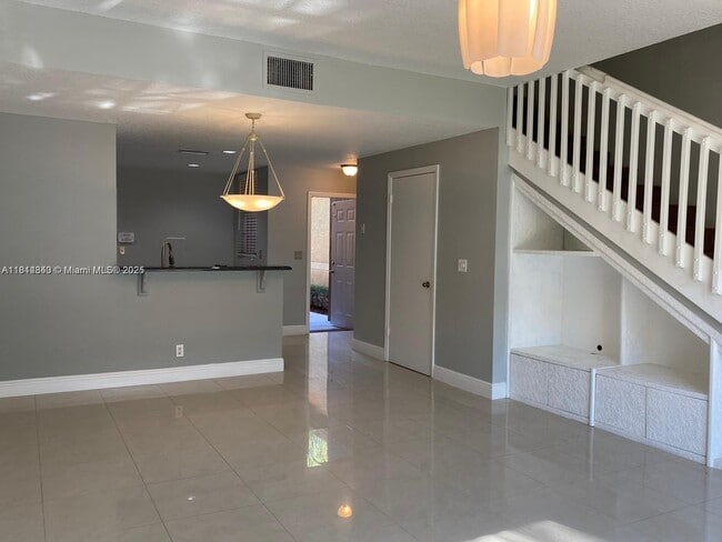 Building Photo - 1390 Veracruz Ln