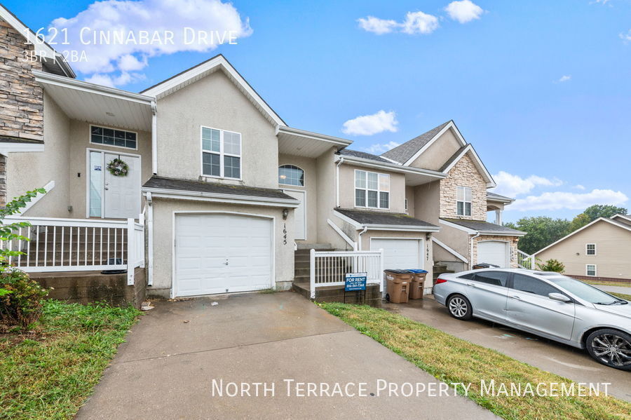 Primary Photo - Charming Renovated Townhome in Raymore – D...