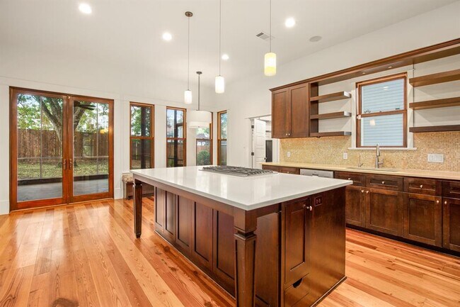 Building Photo - 205 E Milton St