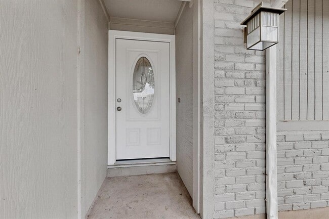 Building Photo - 7209 Shadywood Dr