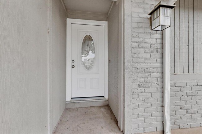 Foto del edificio - 7209 Shadywood Dr