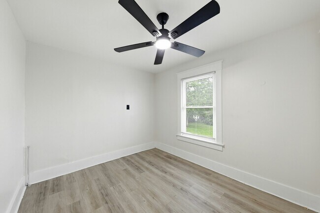 Foto del edificio - 1400 Woodlawn Ave