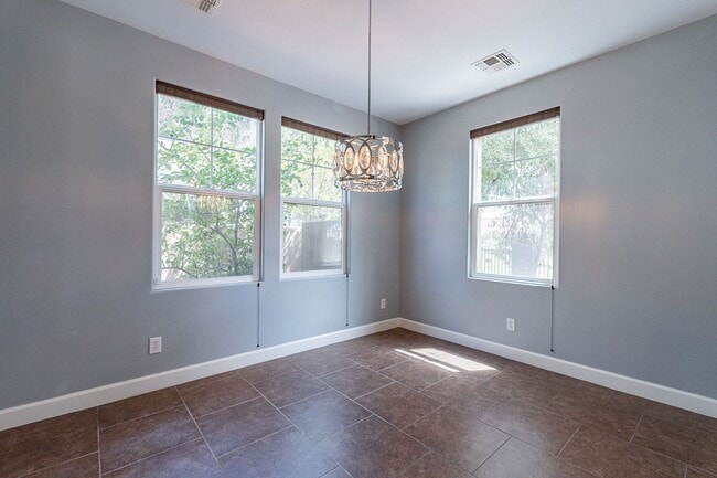 Foto del edificio - Stunning 3 Bed 2.5 Bath Townhome in Lakewo...