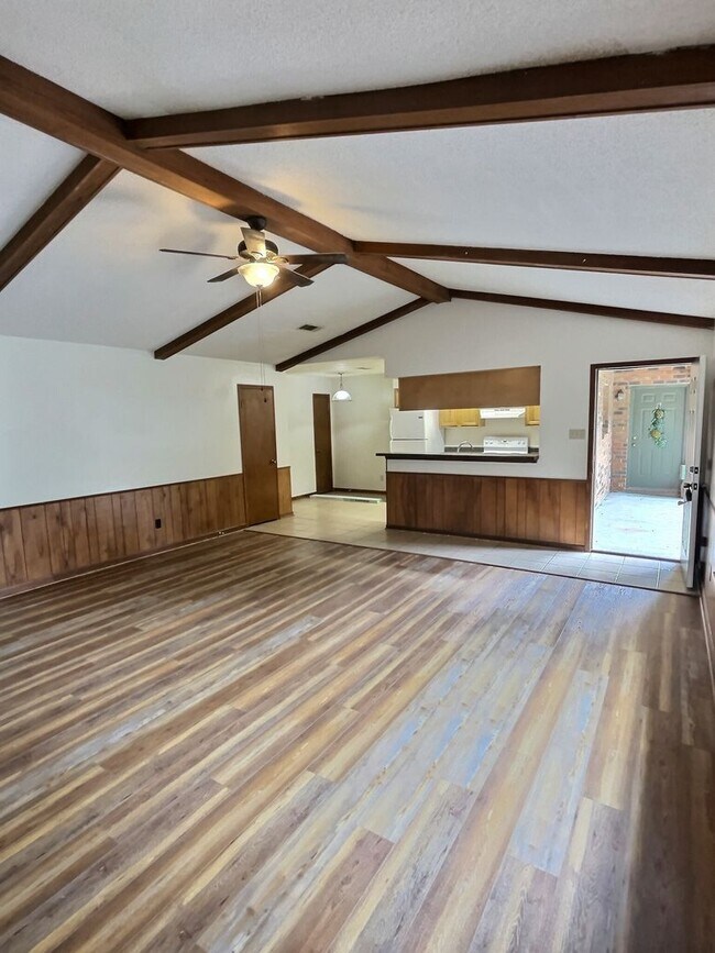 Foto del edificio - 1109 Hickory Dr