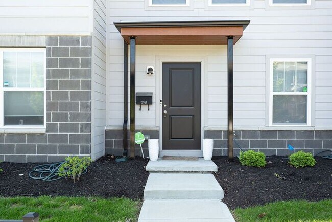 Foto del edificio - Beautiful Townhome Ten Minutes from the He...