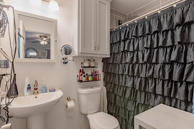 Foto del edificio - 1625 E 46th St