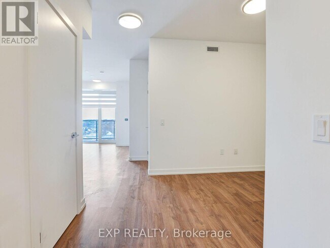 Photo du bâtiment - 15 Wellington St S