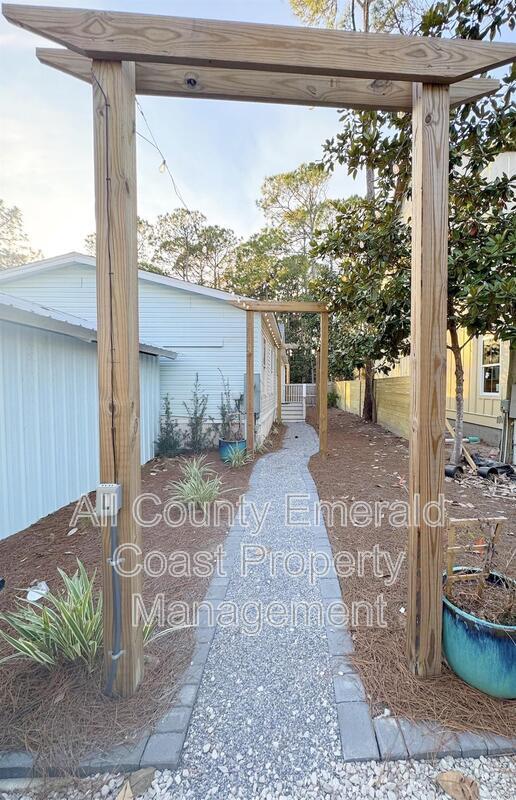 Building Photo - 444 Montigo Ave N