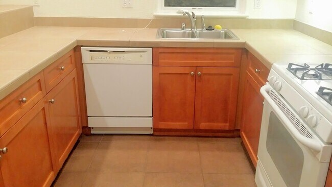 Foto del edificio - 3 Bedroom Townhome for Rent