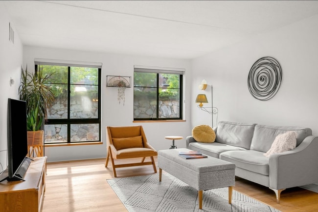 Building Photo - 100 Ledgewood Dr