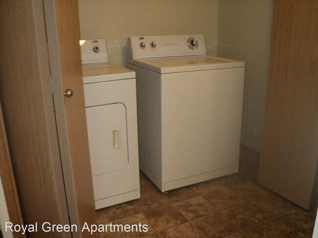 Foto del edificio - 3811-3811 NE Royal View Ave
