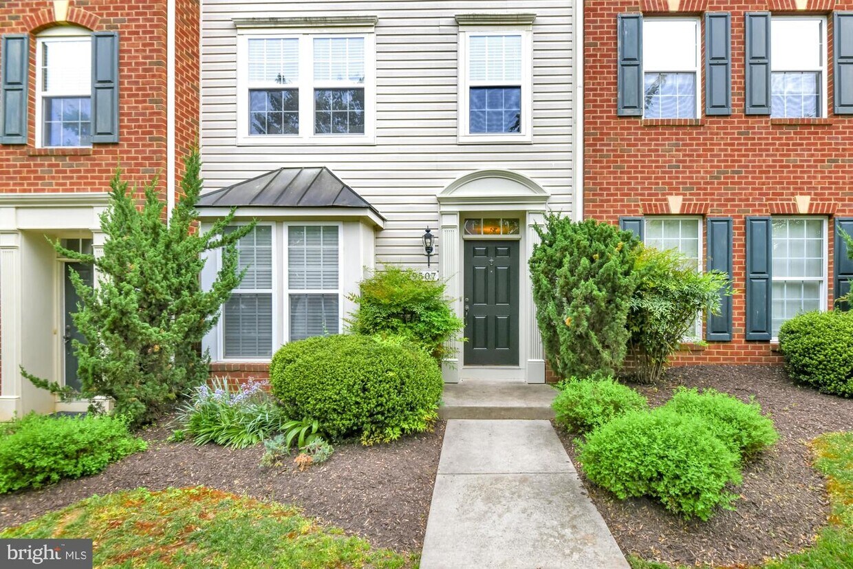 Foto principal - 9507 Blast Ave