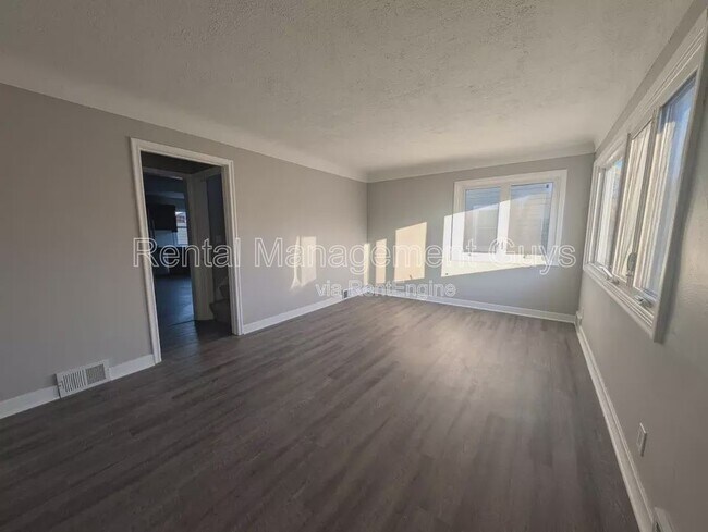 Foto del edificio - 1093 Breen St