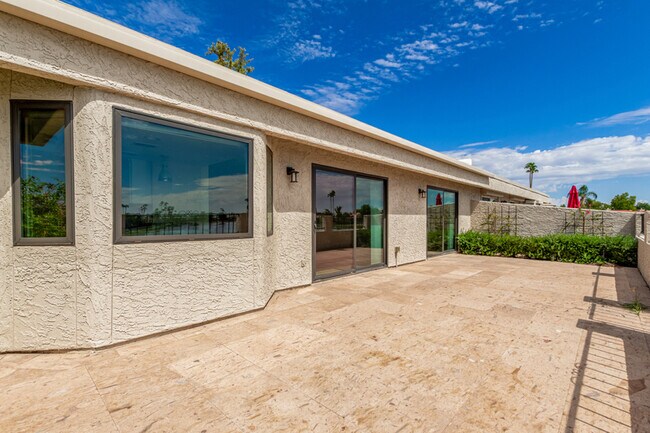 Building Photo - 8175 E Del Cuarzo Dr