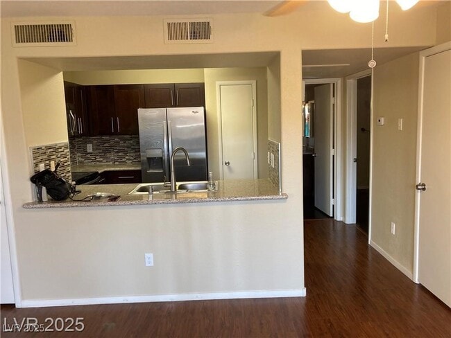 Foto del edificio - 2300 E Silverado Ranch Blvd