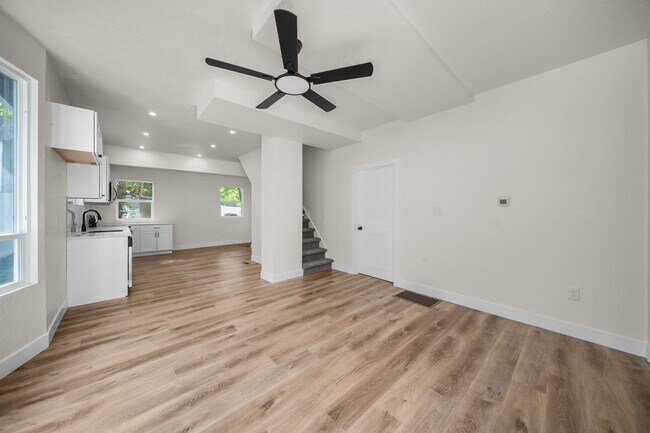 Foto del edificio - New Updated 3 Bed 2 Bath Lower South Hill Home!