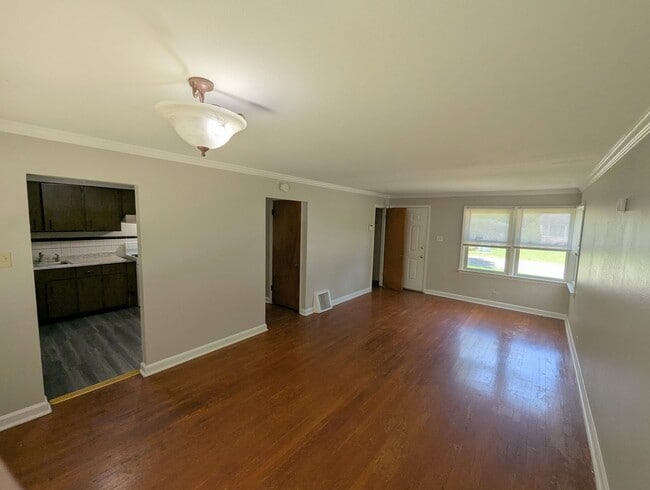 Building Photo - Cozy 3 Bedroom House!